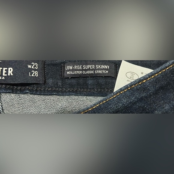 Women's Distressed Hollister Blue Jeans - Picture 9 of 9